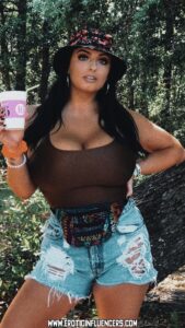 Laura Bessette Big Titty Big Ass Blue Eyes Rave Influencer Laura Bessette Big Titty Big Ass Blue Eyes Rave Influencer