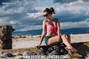 Stephanie Manescu Small Breasts Bisexual Instagrammer Stephanie Manescu Small Breasts Bisexual Instagrammer