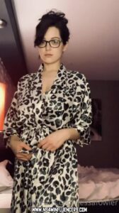 Tessa Folwer Black Hair Influencer Curvy Body Huge Breasts