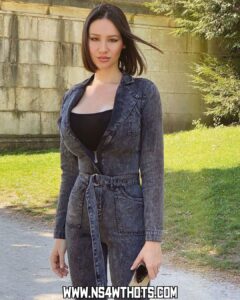 Alina Lewis Busty Female Busty Brunette Bisexual Brown Eyes Alina Lewis Busty Female Busty Brunette Bisexual Brown Eyes